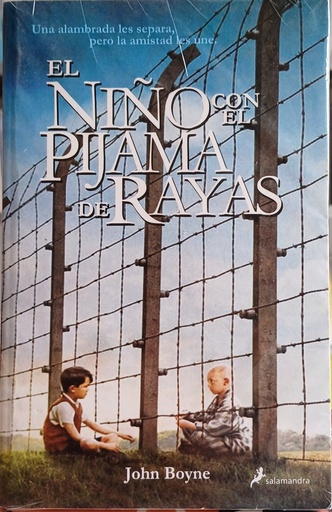 El niño con pijamas de rayas